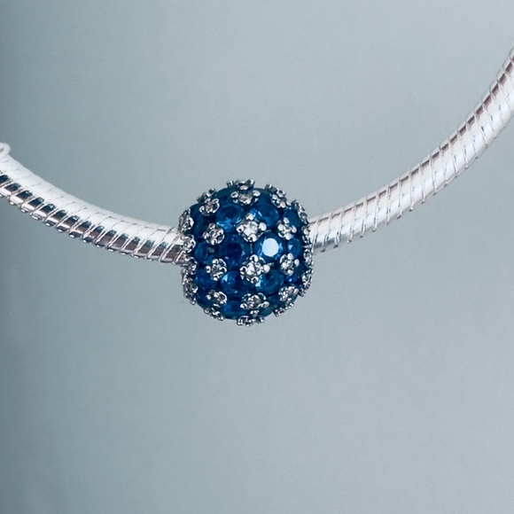 NEW Authentic Pandora Sparking Blue Pave Round Charm / Pandora Bracelet - Picture 7 of 11